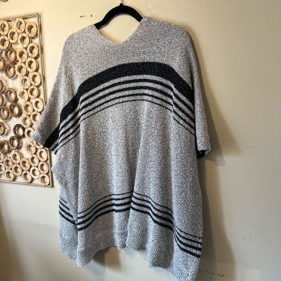 Aritzia commented ionic small cotton cape…. - Picture 5 of 9